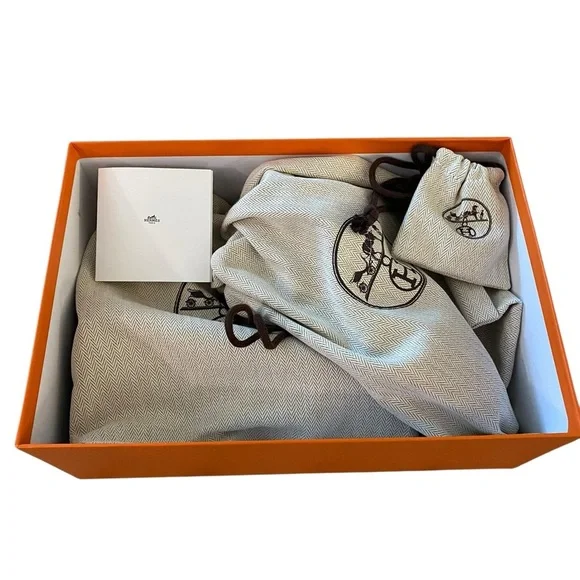 Elegant Black Strappy Heels - Picture 14 of 16